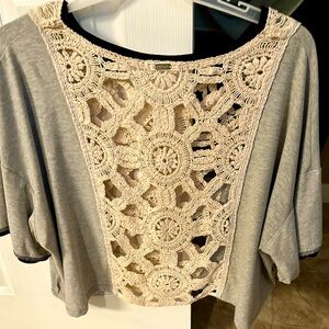 Very cute top from Buckle. Never worn size L/XL